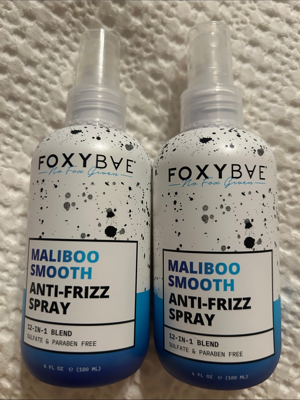 FOXYBAE Maliboo Smooth Anti-Frizz Spray — White/Blue